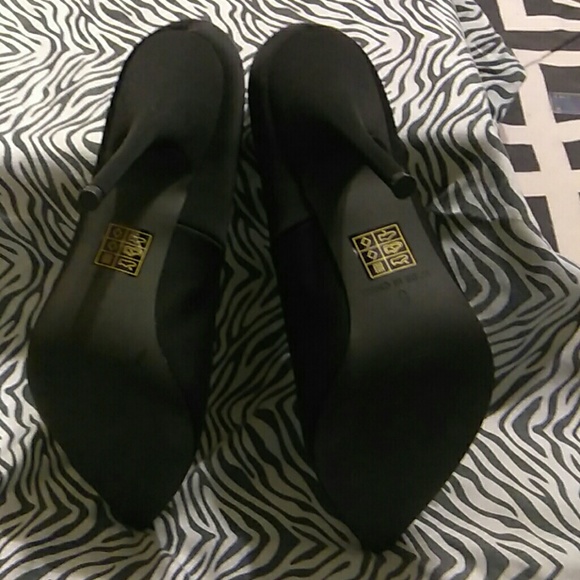 Shoes - Picture 3 of 5